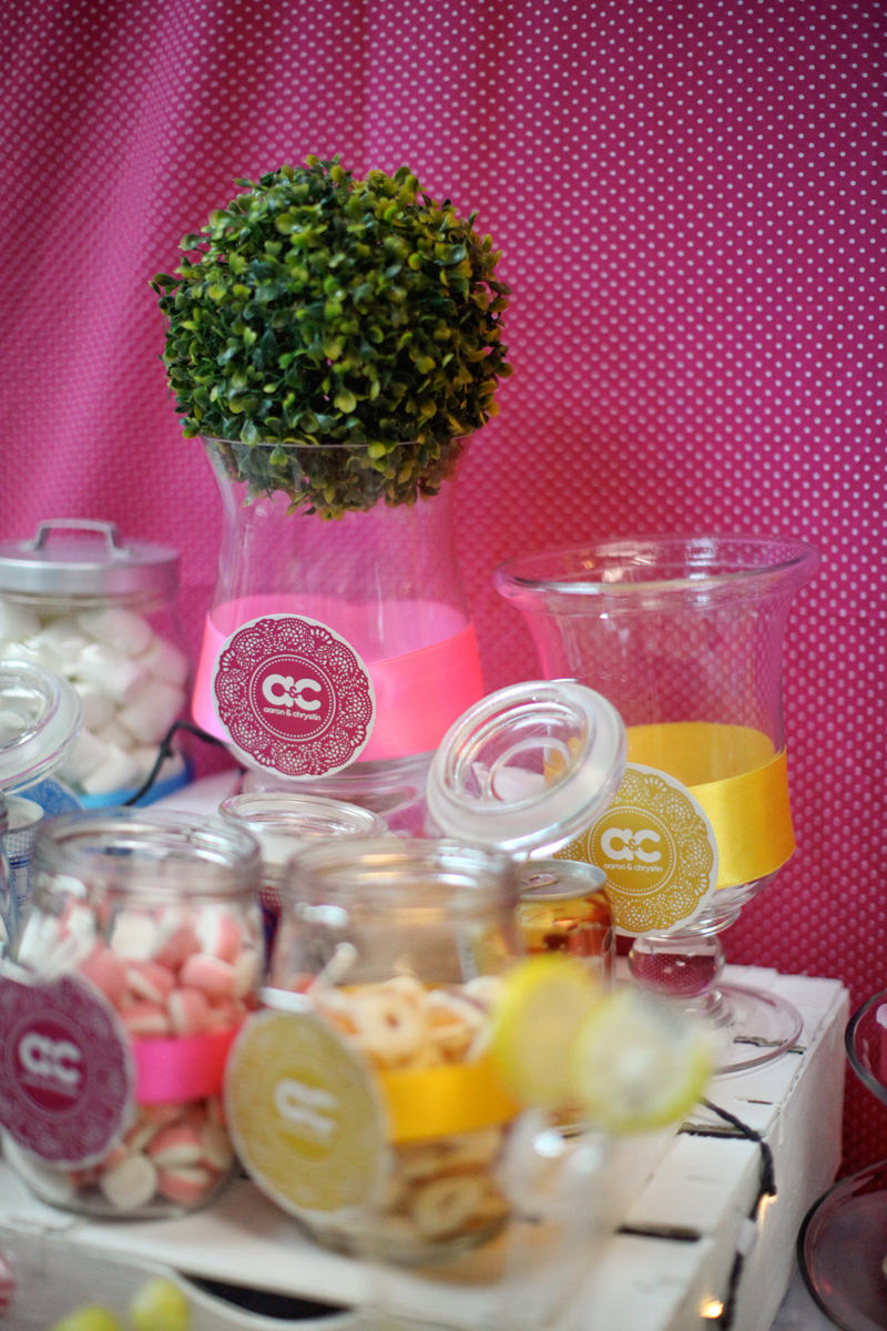colourful wedding candy bar. Anna Rina Photography
