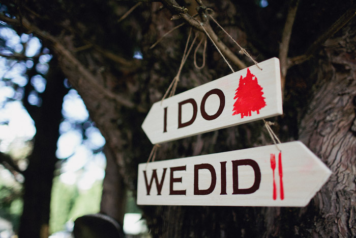 www.theweddingnotebook.com. Photography by Sayher Heffernan. DIY wedding sign