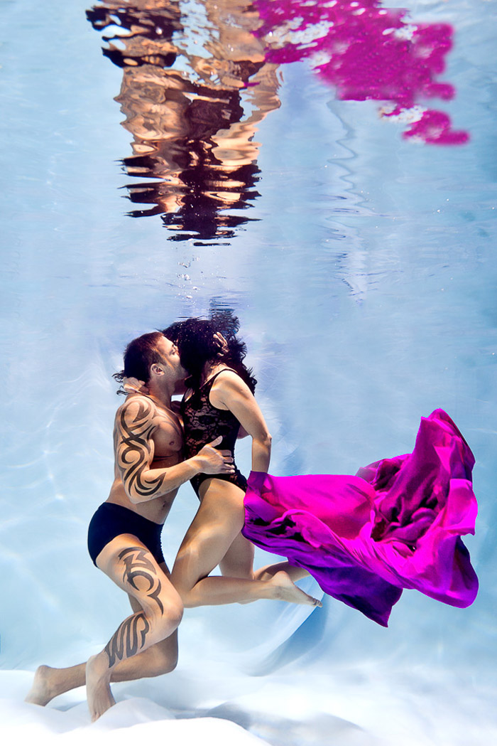 www.theweddingnotebook.com. Rafal Makiela Photography. Underwater photography