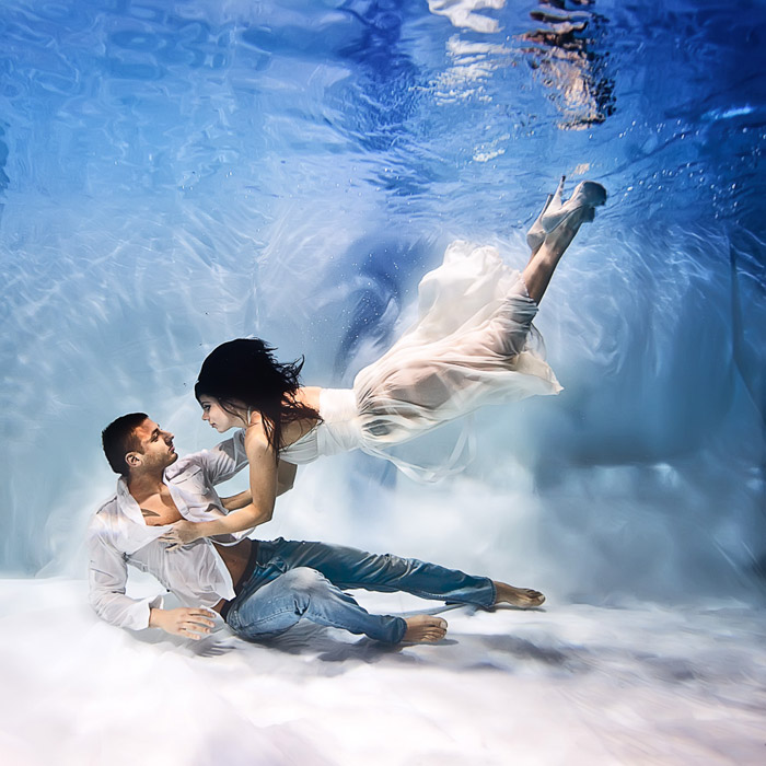 www.theweddingnotebook.com. Rafal Makiela Photography. Underwater photography