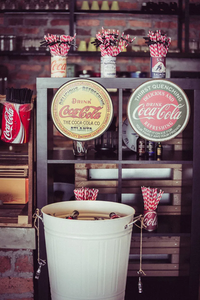 Vintage Coke theme. Photo by WeiMin. theweddingnotebook.com