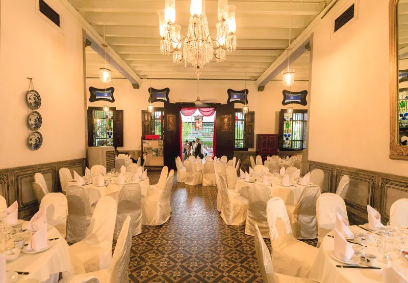 Photo by Alextan Artworks. theweddingnotebook.com