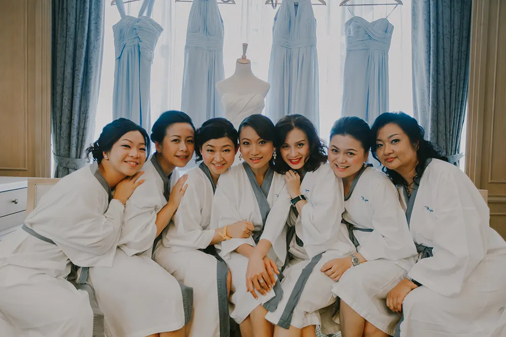 Photo by Louis Loo Photography. theweddingnotebook.com