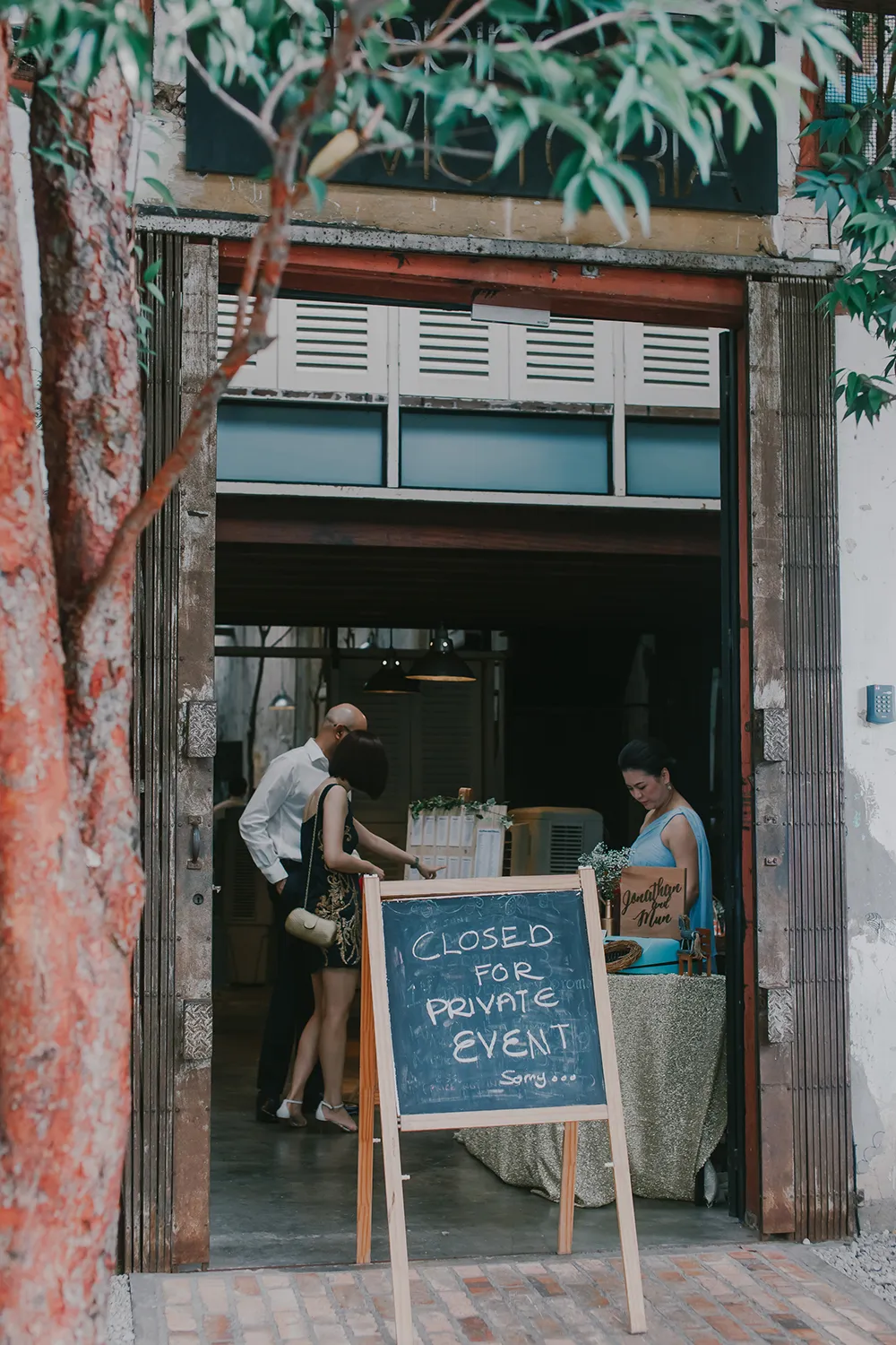 Photo by Louis Loo Photography. theweddingnotebook.com