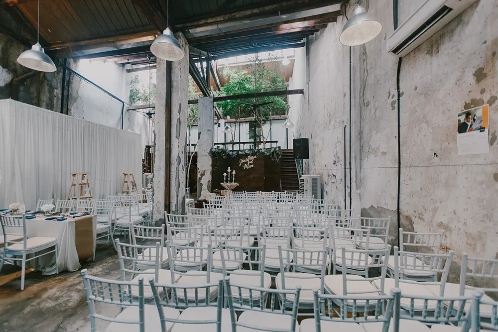 Photo by Louis Loo Photography. theweddingnotebook.com