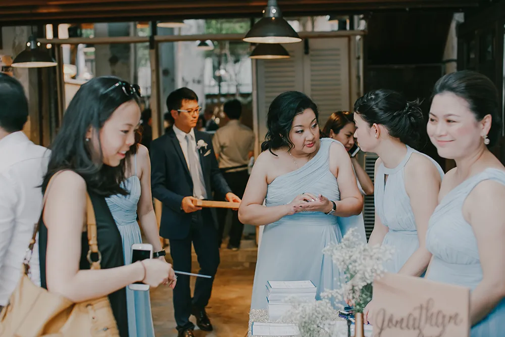 Photo by Louis Loo Photography. theweddingnotebook.com