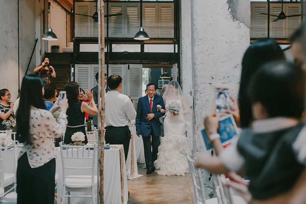 Photo by Louis Loo Photography. theweddingnotebook.com