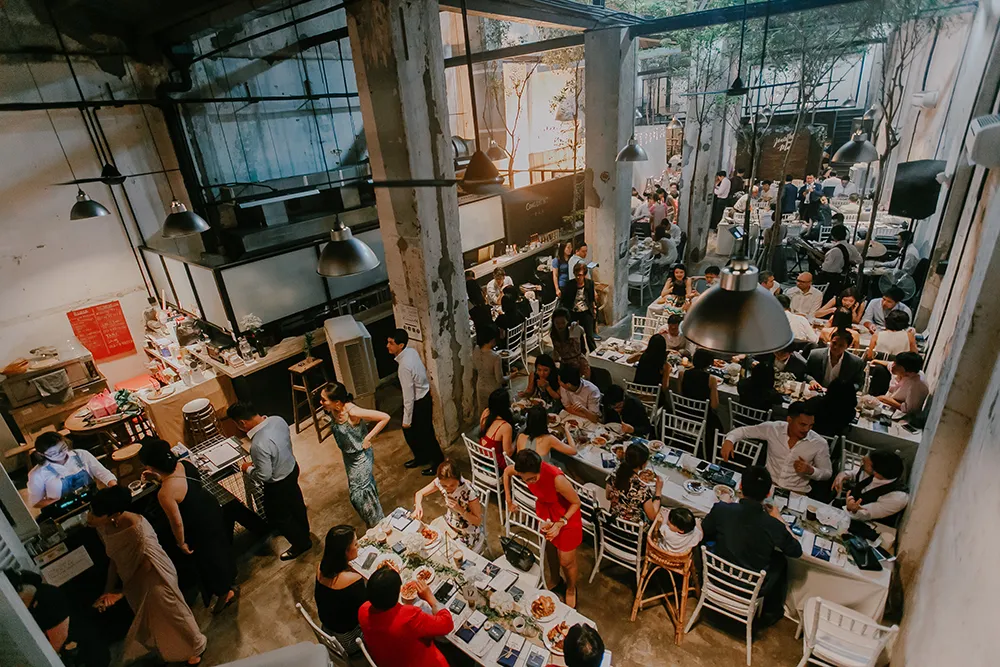 Photo by Louis Loo Photography. theweddingnotebook.com