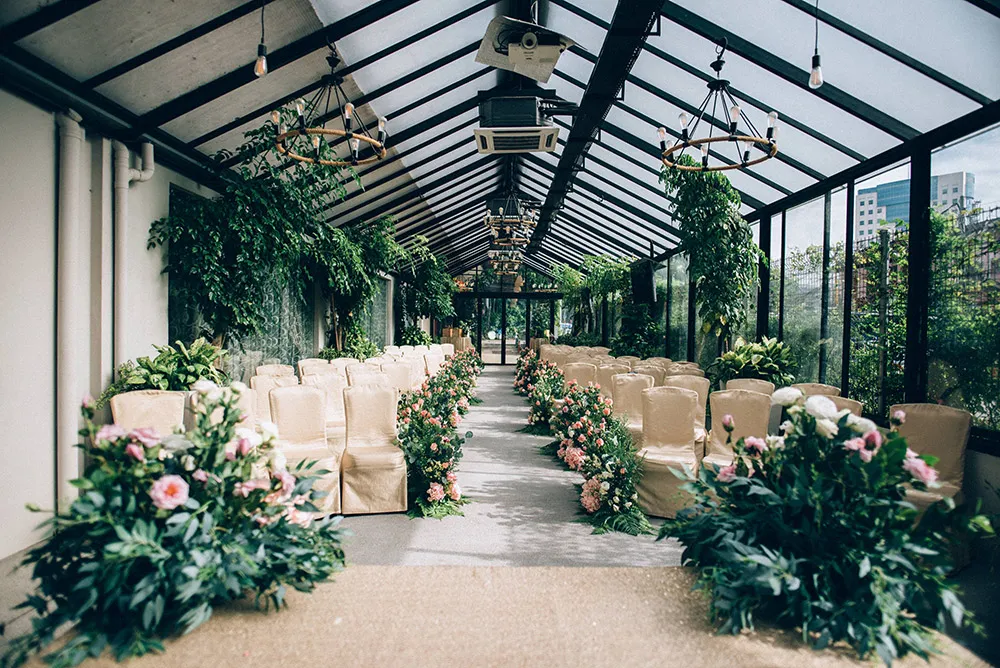 Photo by Trees On The Moon. theweddingnotebook.com