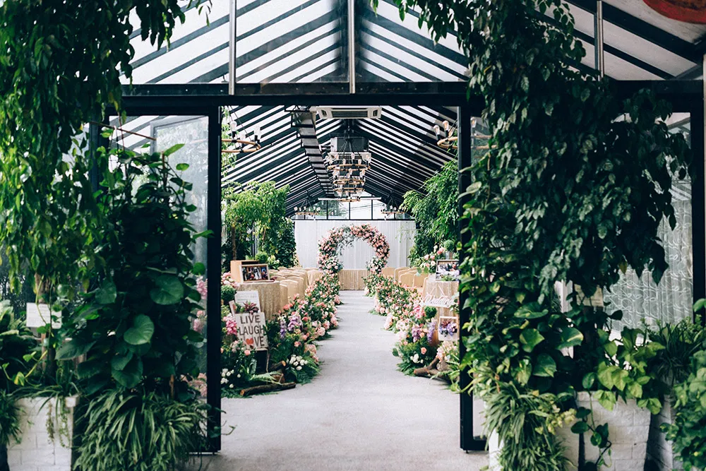 Photo by Trees On The Moon. theweddingnotebook.com