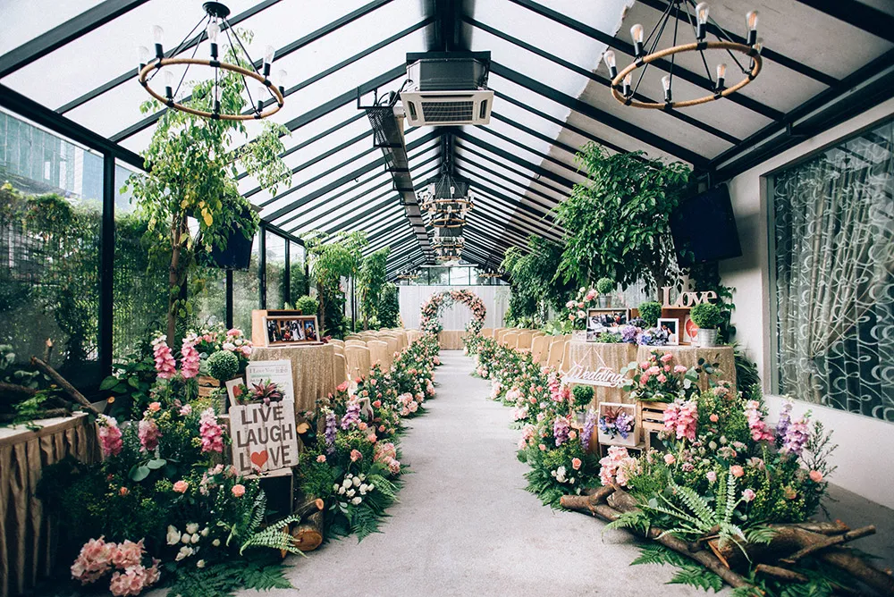 Photo by Trees On The Moon. theweddingnotebook.com