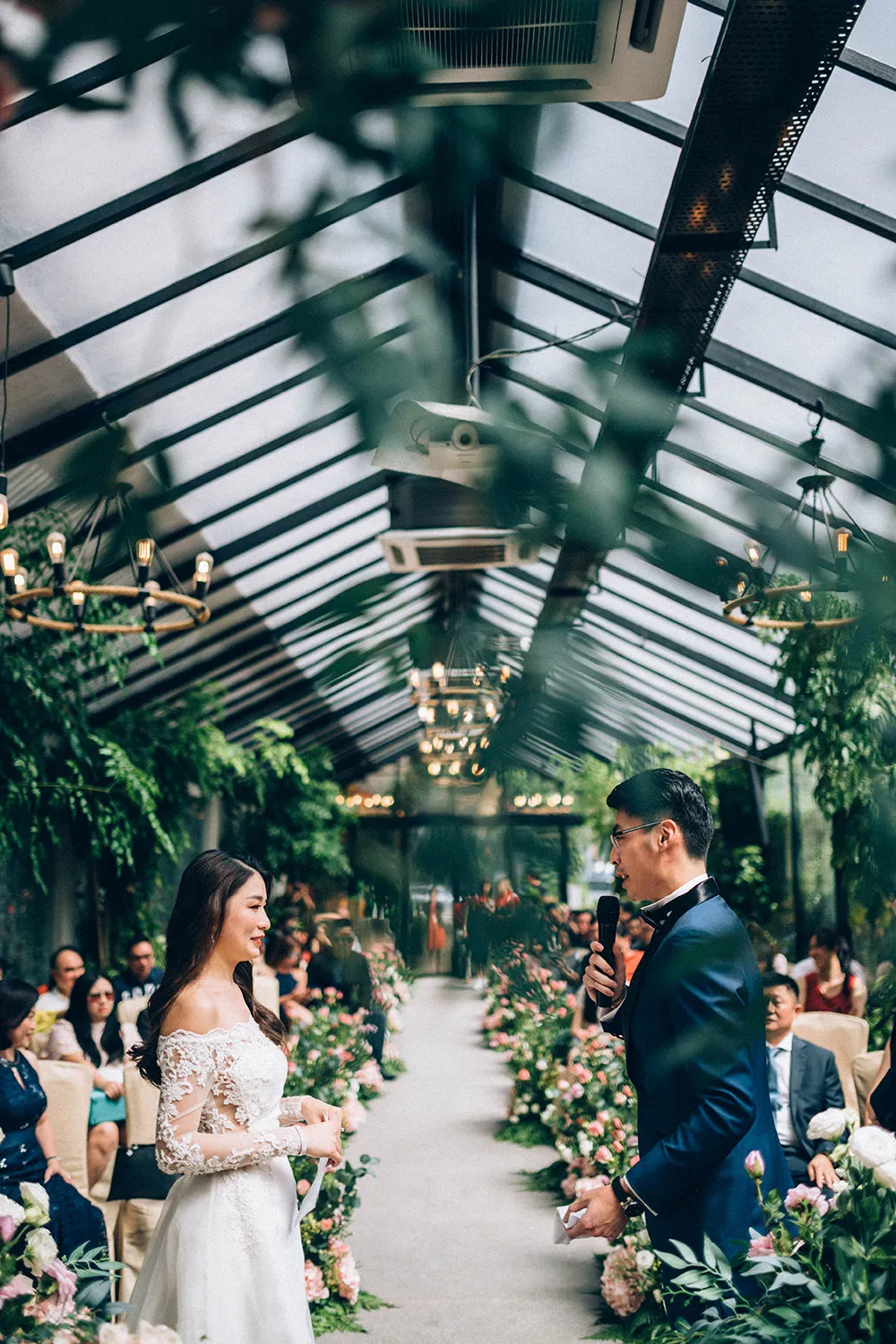 Photo by Trees On The Moon. theweddingnotebook.com