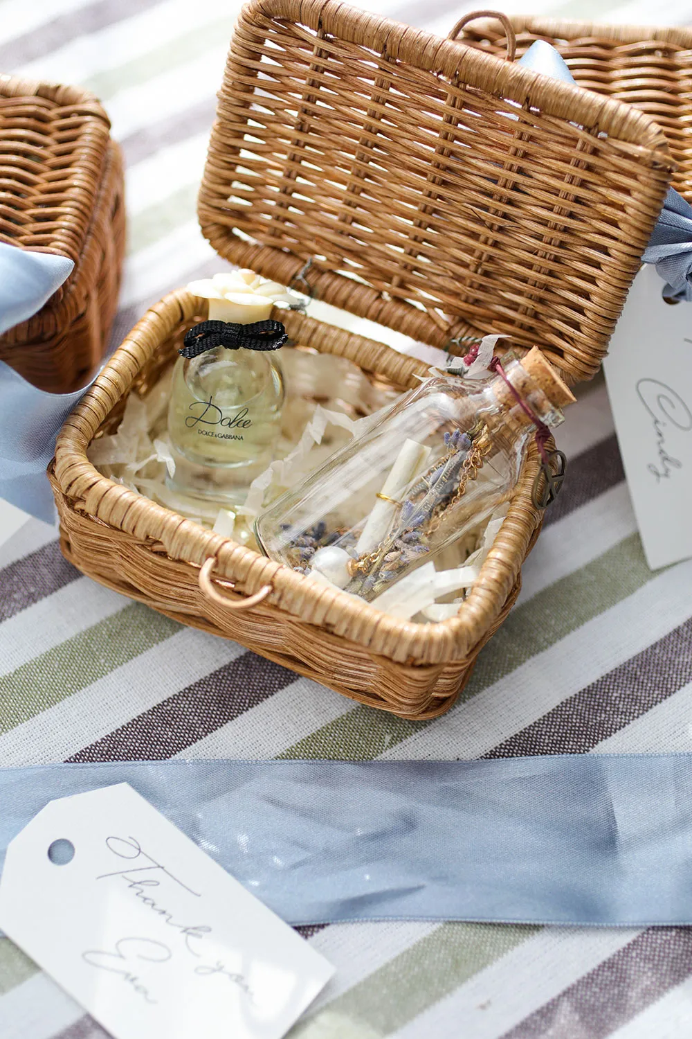 Photo by Axioo. ttp://theweddingnotebook.com