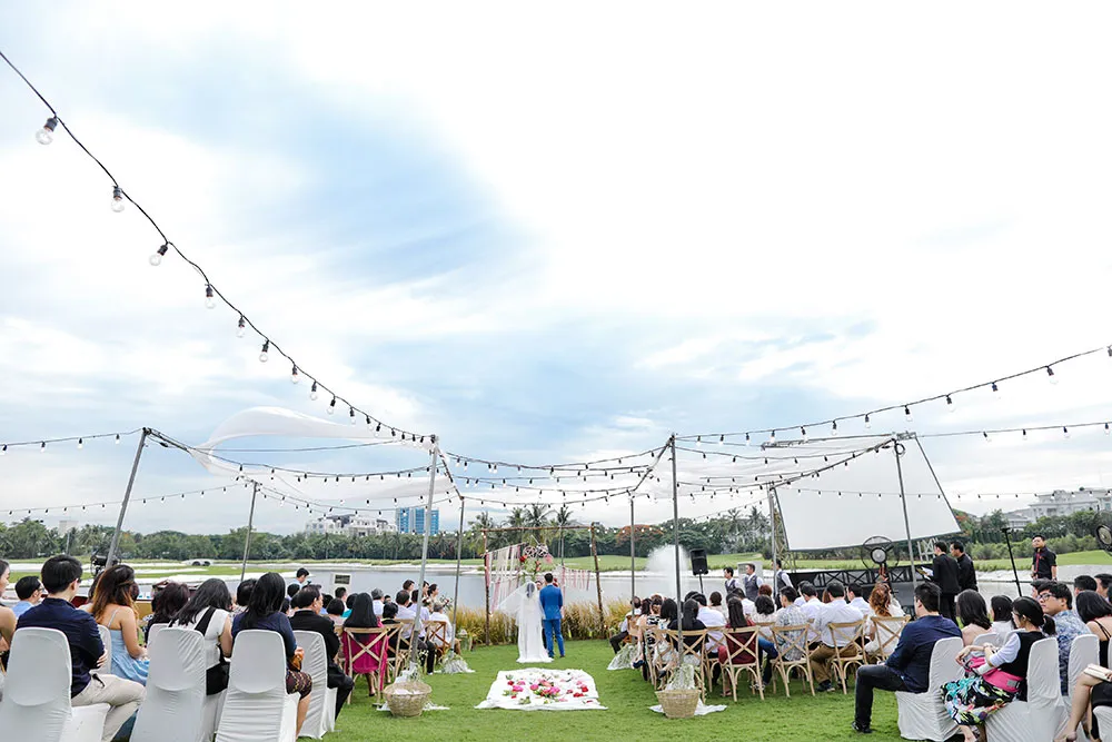 Photo by Axioo. ttp://theweddingnotebook.com