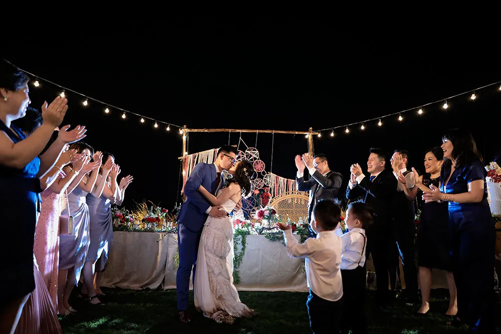 Photo by Axioo. ttp://theweddingnotebook.com