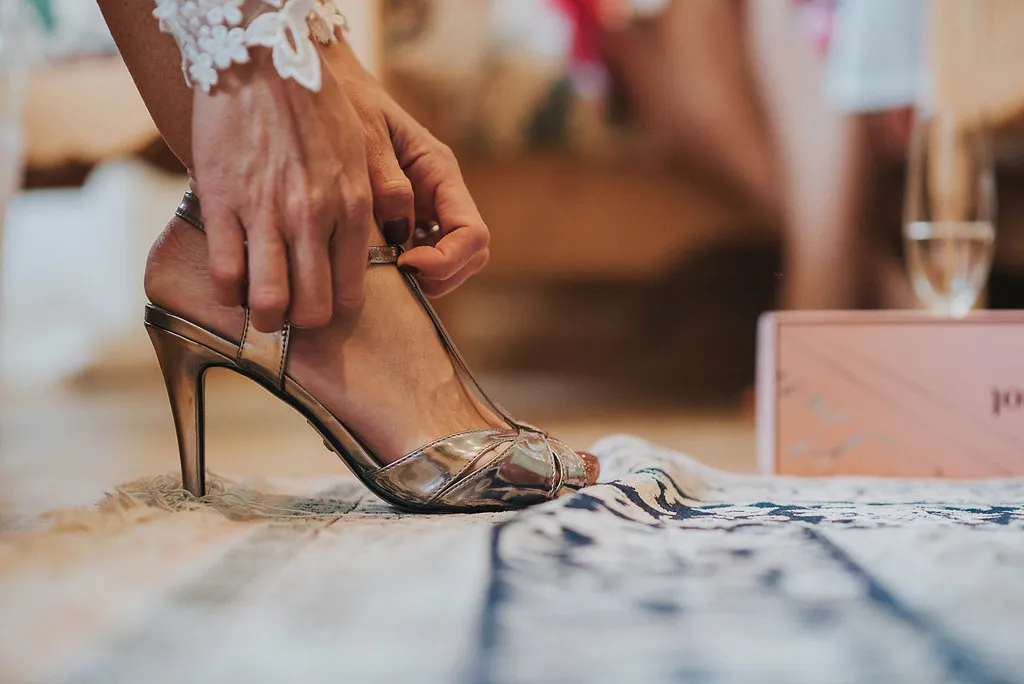 Photo by Andrew Leiner. theweddingnotebook.com