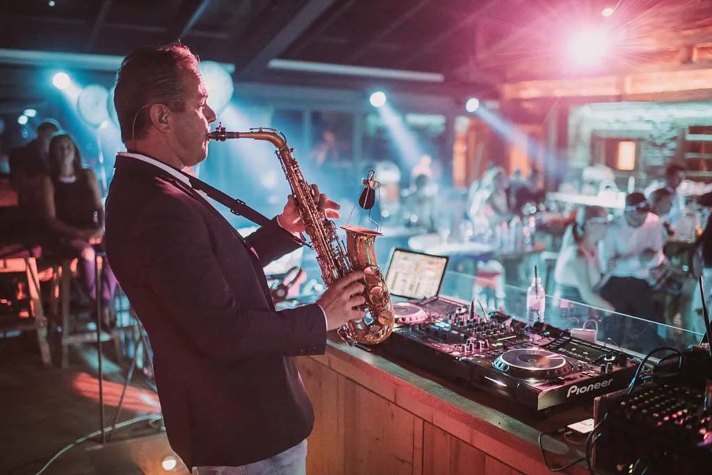 Photo by Andrew Leiner. theweddingnotebook.com