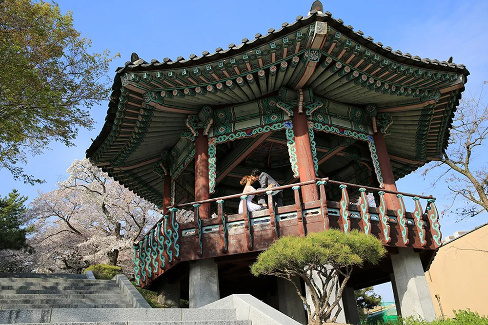 Photo DIY Bridal Portraits In Seoul. theweddingnotebook.com