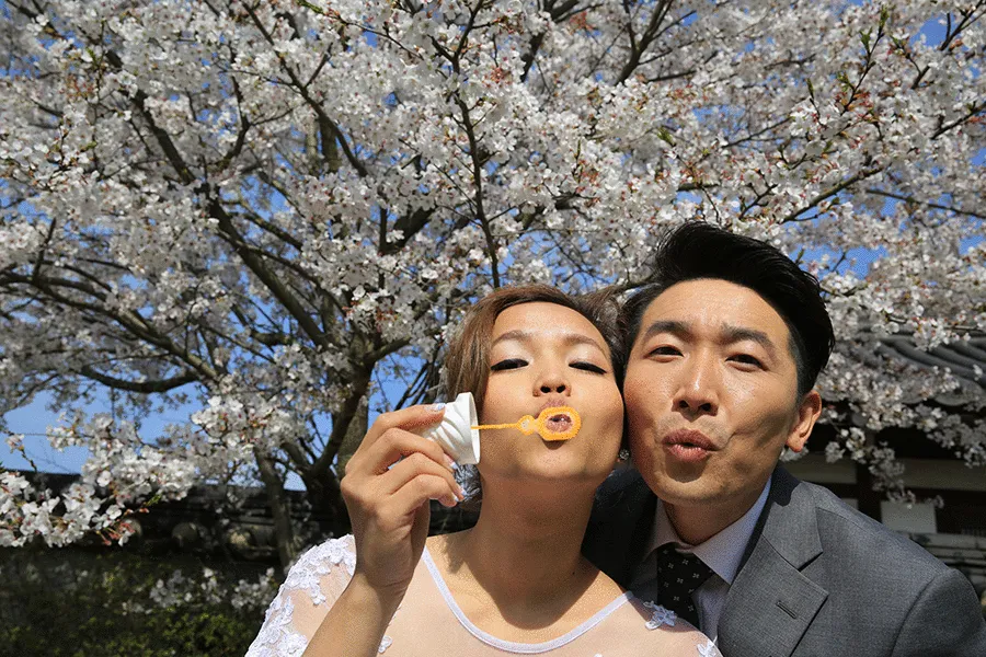 Photo DIY Bridal Portraits In Seoul. theweddingnotebook.com