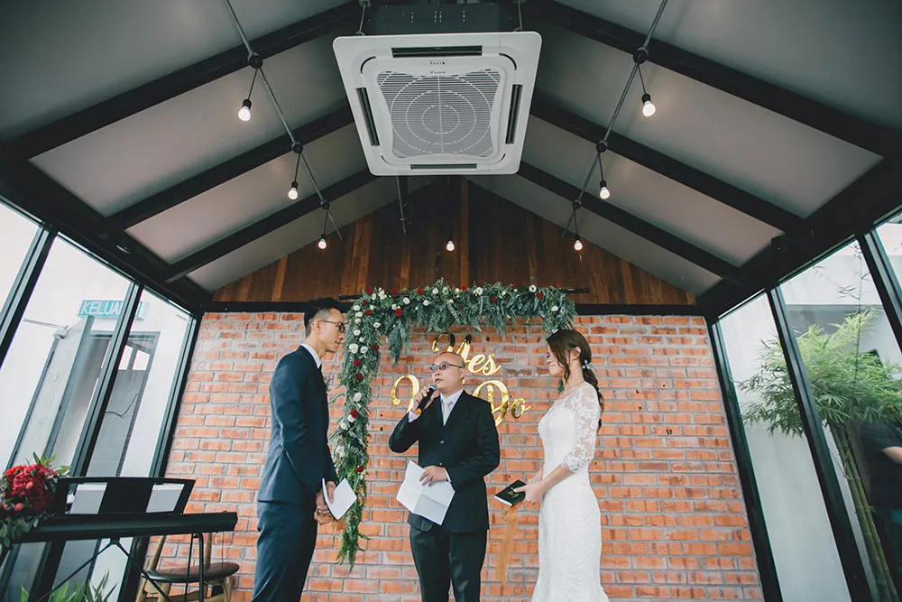 Photo by Memoir Click Studio Photography. theweddingnotebook.com