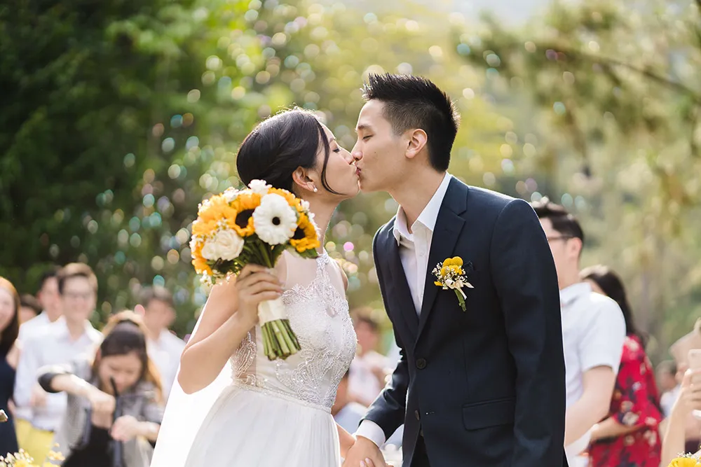 Photo by Pause Studios. theweddingnotebook.com