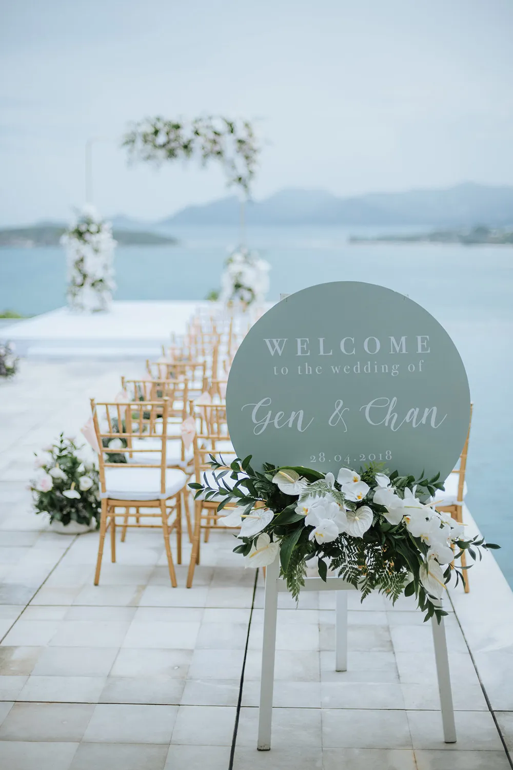 Photo by MunKeat Photography. theweddingnotebook.com