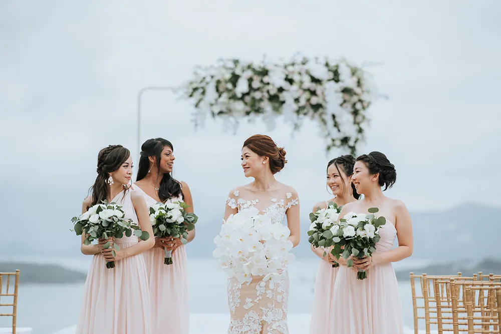 Photo by MunKeat Photography. theweddingnotebook.com