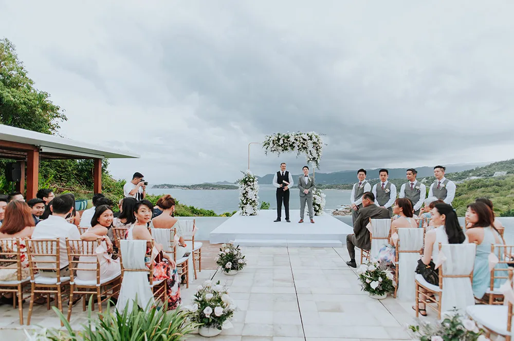 Photo by MunKeat Photography. theweddingnotebook.com