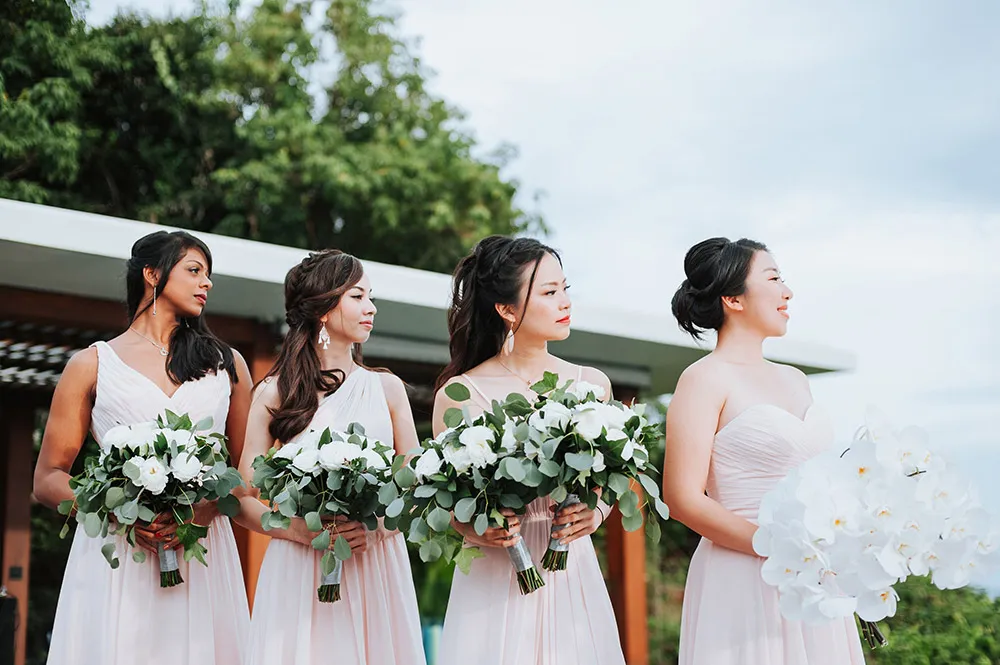 Photo by MunKeat Photography. theweddingnotebook.com