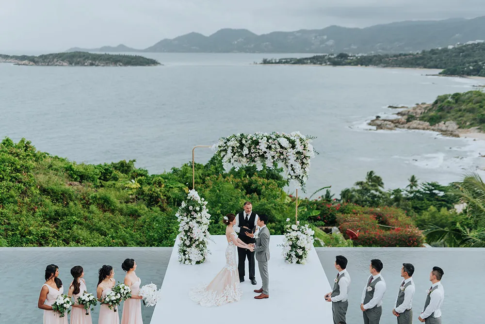 Photo by MunKeat Photography. theweddingnotebook.com