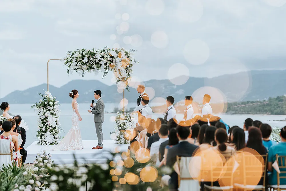 Photo by MunKeat Photography. theweddingnotebook.com