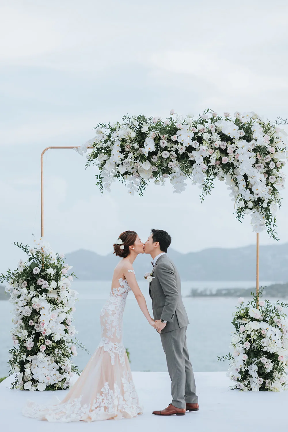 Photo by MunKeat Photography. theweddingnotebook.com