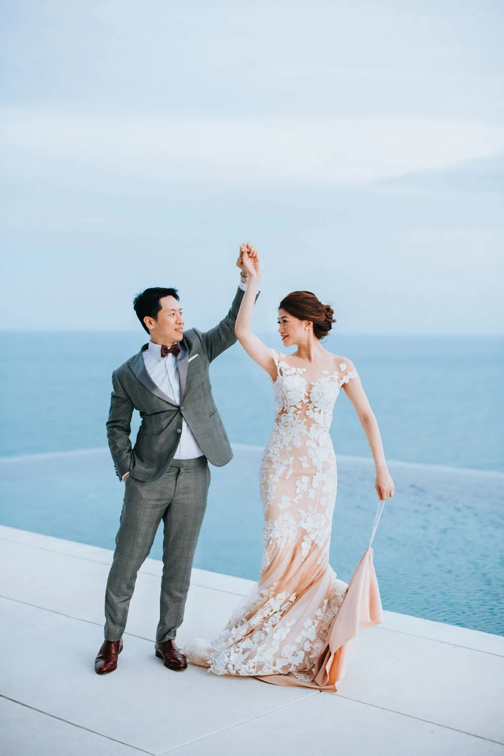 Photo by MunKeat Photography. theweddingnotebook.com