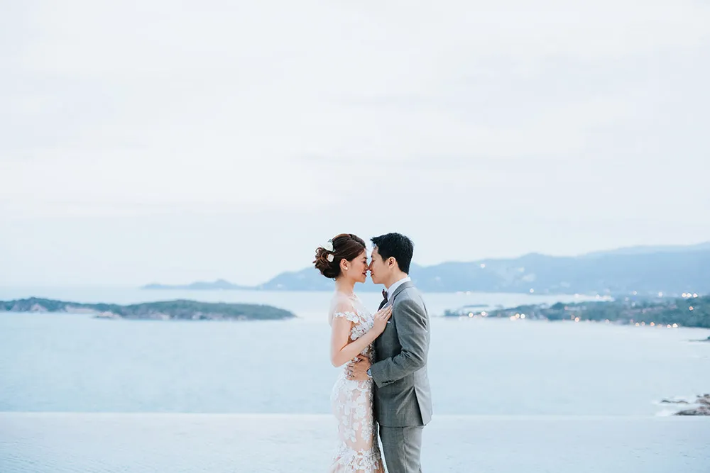 Photo by MunKeat Photography. theweddingnotebook.com