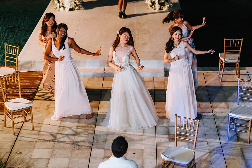 Photo by MunKeat Photography. theweddingnotebook.com