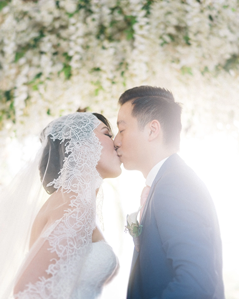 A Classic Floral and Ornate Wedding At Shangri-la Hotel Jakarta