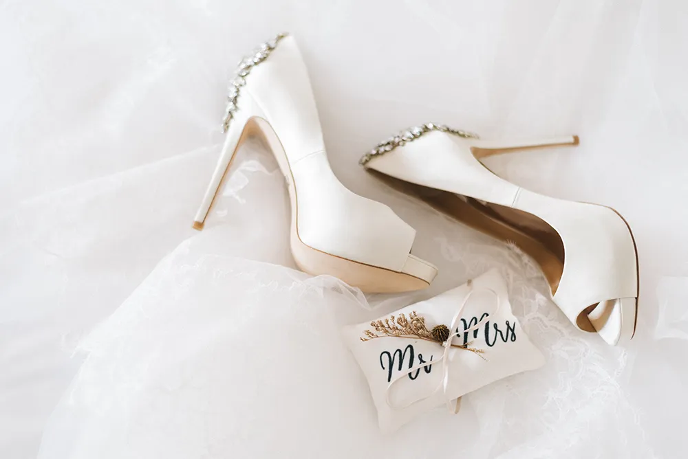 Badgley Mischka bridal shoes. Photo by Feztography. theweddingnotebook.com