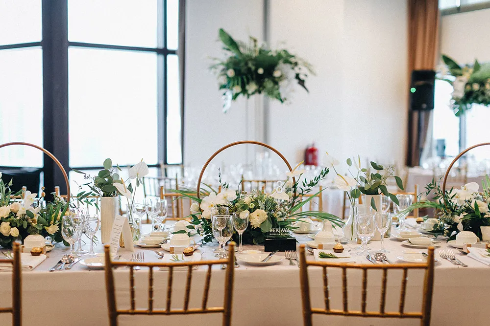 Photo by Arch & Vow Studio. theweddingnotebook.com