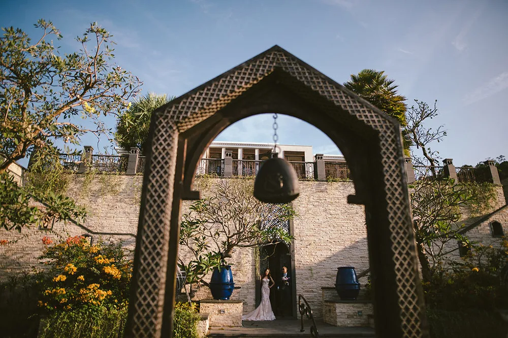Photo by Dennis Yap Photography. theweddingnotebook.com
