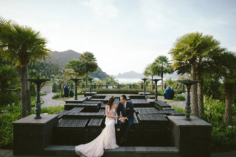 Photo by Dennis Yap Photography. theweddingnotebook.com