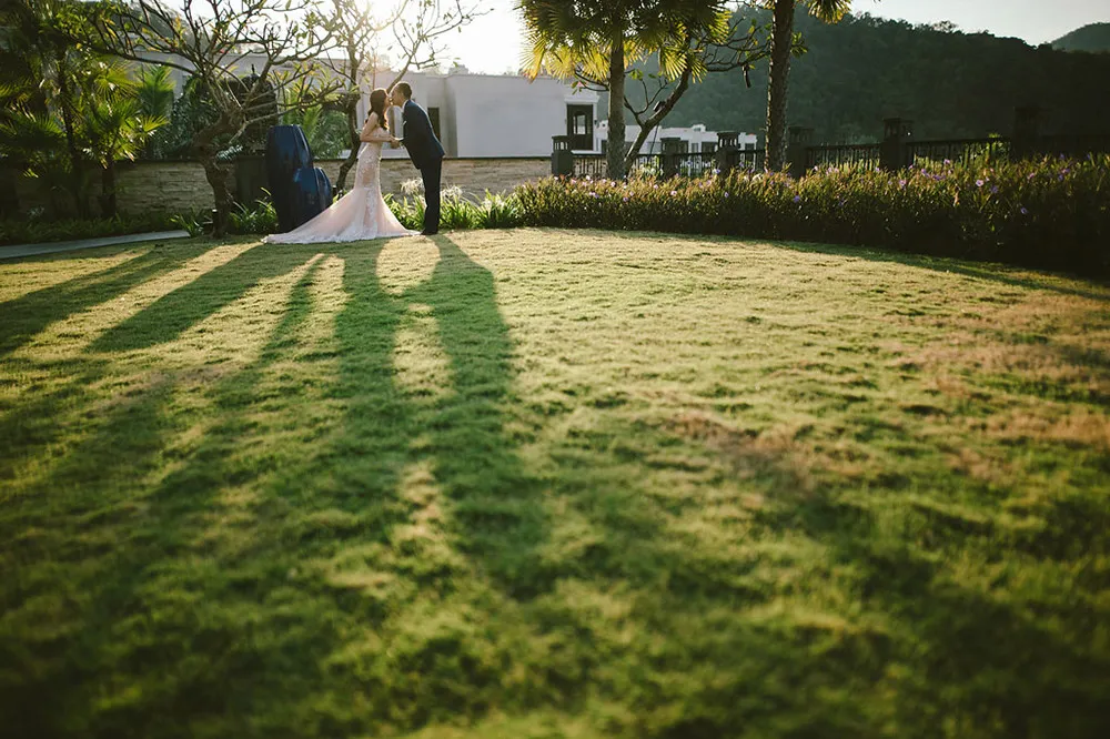 Photo by Dennis Yap Photography. theweddingnotebook.com