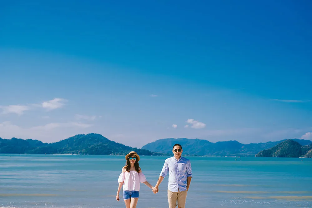 Photo by Dennis Yap Photography. theweddingnotebook.com