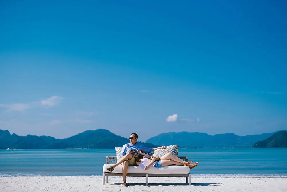 Photo by Dennis Yap Photography. theweddingnotebook.com