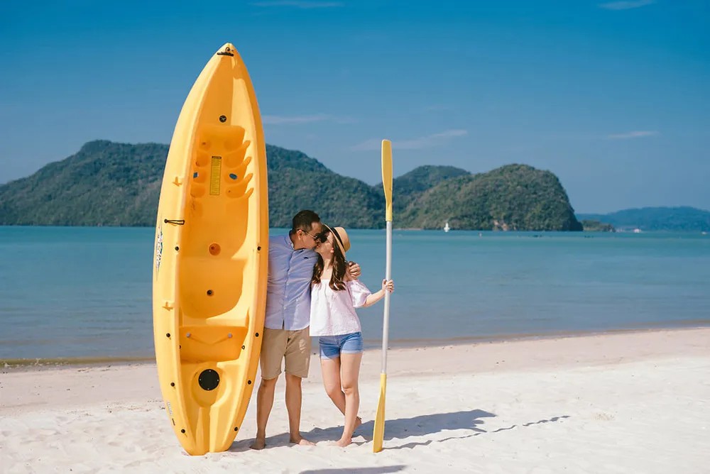 Photo by Dennis Yap Photography. theweddingnotebook.com