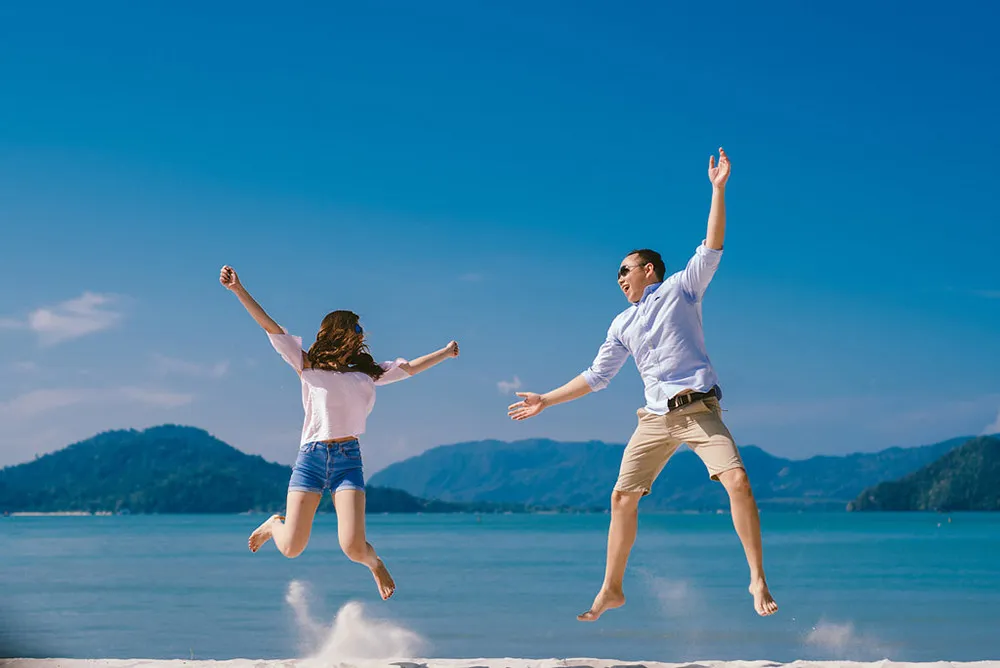 Photo by Dennis Yap Photography. theweddingnotebook.com