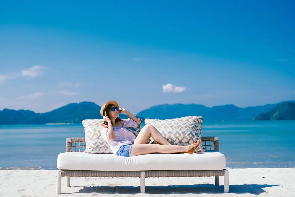 Photo by Dennis Yap Photography. theweddingnotebook.com