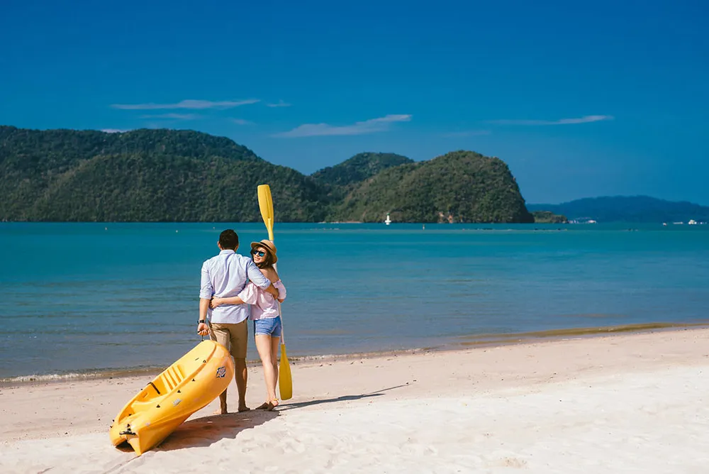 Photo by Dennis Yap Photography. theweddingnotebook.com