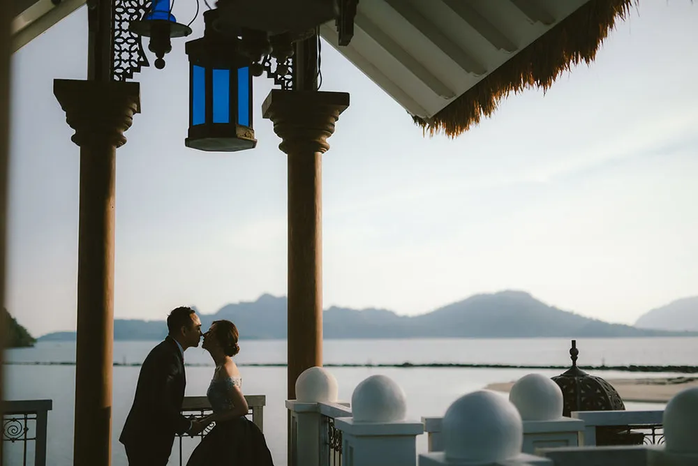 Photo by Dennis Yap Photography. theweddingnotebook.com