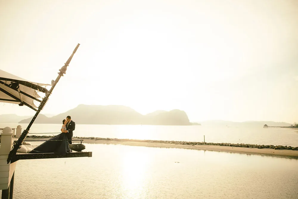 Photo by Dennis Yap Photography. theweddingnotebook.com