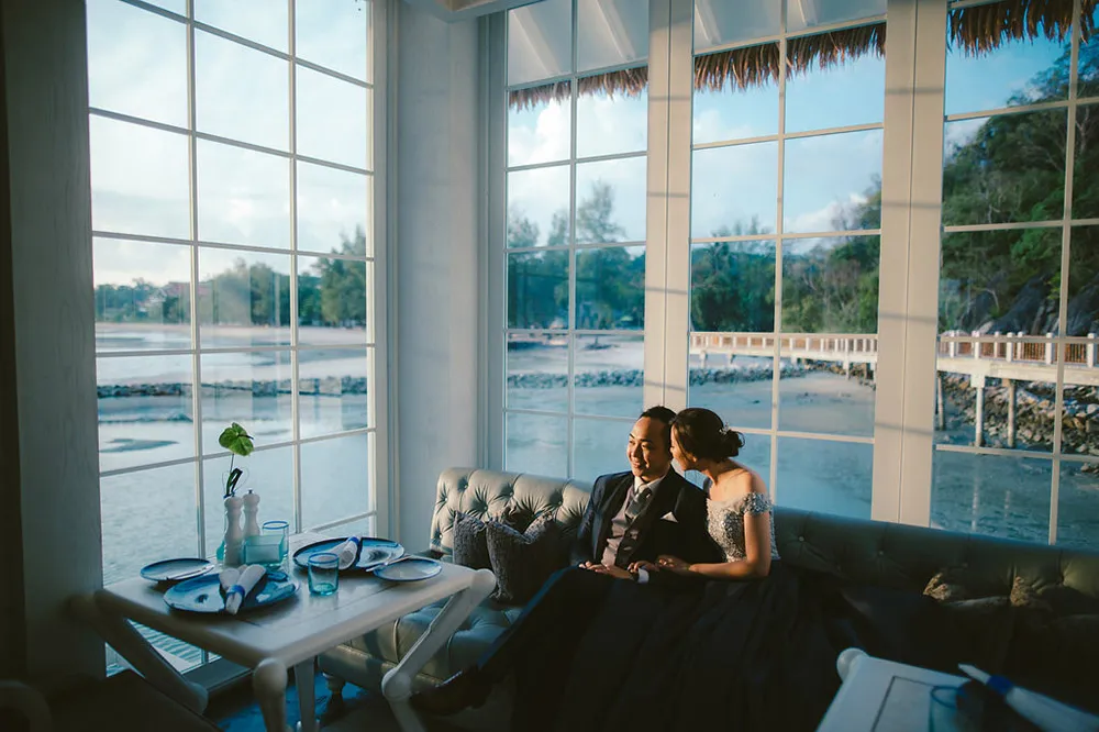 Photo by Dennis Yap Photography. theweddingnotebook.com